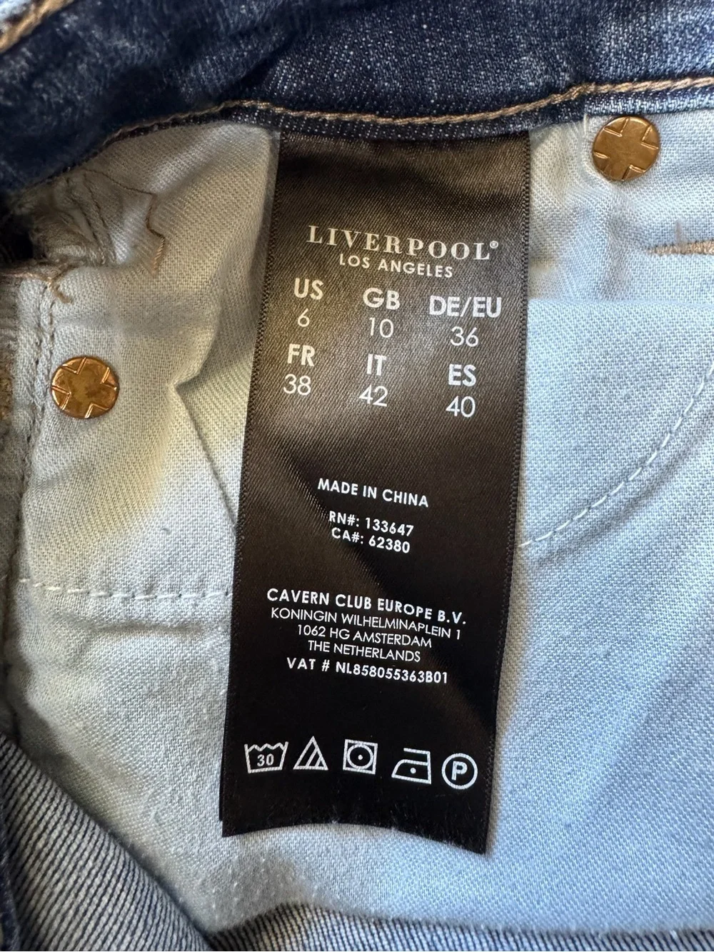 Liverpool The Crop Flare Jeans 6/28 Dramatic Frayed Step Hem Light Wash Denim